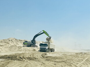 挖掘机装载机协同作业