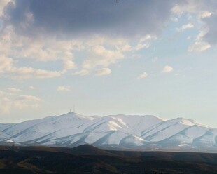 雪山远景