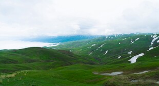 山间绿野美景