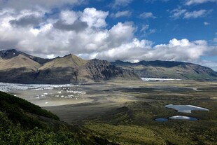 壮丽山川间的开阔美景