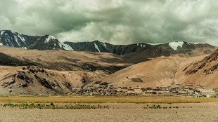 壮丽高原山脉景观
