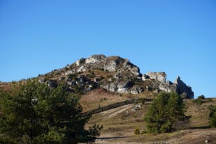 山顶古老遗迹