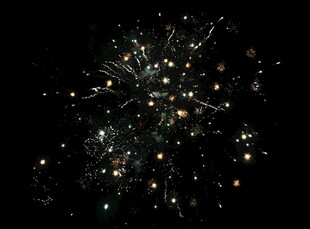 夜空中绚烂的烟花绽放