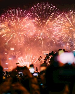 夜空中绚烂的烟花盛宴