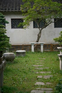 中式庭院小径与绿植景致