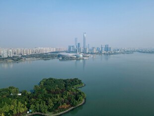 湖畔城市风光美景