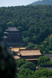 山林中的中式古建筑景观