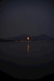 夜幕下的雷峰塔