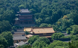 山林中的古建筑群
