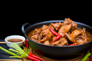 美味砂锅鸡爪