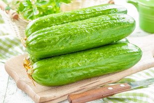 新鲜翠绿黄瓜