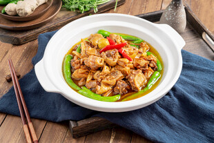 美味砂锅鸡肉煲