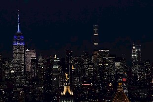 繁华都市夜景璀璨天际线