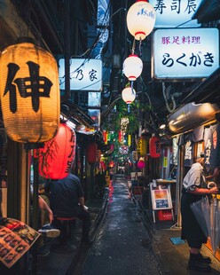 日本街头的传统夜景