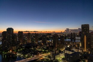 城市黄昏天际线夜景风光