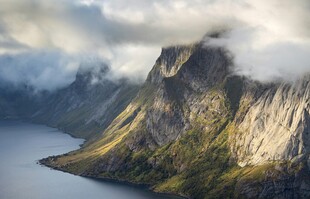 壮丽山景与湖畔风光