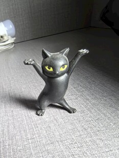 搞怪姿势的猫咪摆件