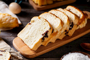 切片葡萄干面包展示