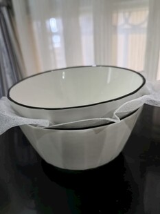 白色双耳玻璃烹饪碗