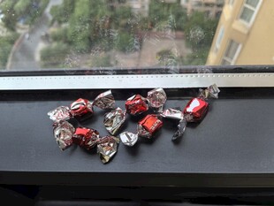 窗台上的多彩糖果