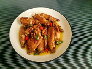 美味红烧鸡翅尖
