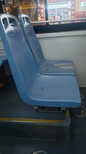 公交车内蓝色座椅
