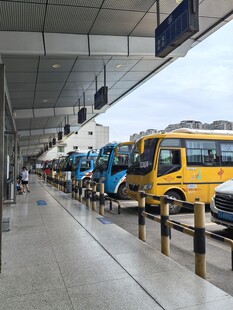 车站陈列汽车