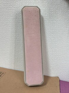粉色长方体物件特写
