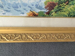 金色雕花画框