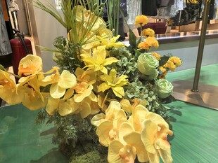 黄色花卉装饰摆件