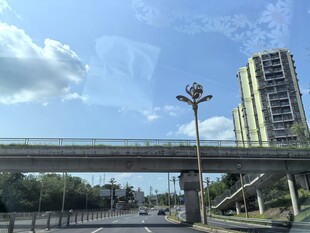 城市高架桥与高楼景观