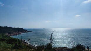 海边美景 阳光照耀海岸线