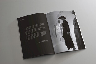 时尚画册内页排版设计样机