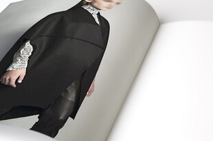 时尚服饰杂志内页样机智能贴图