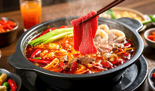 热气腾腾的美味火锅涮菜