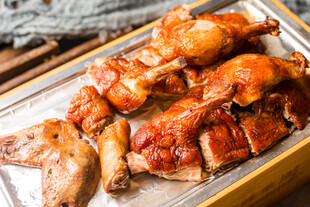 美味烤鸭翅诱人呈现