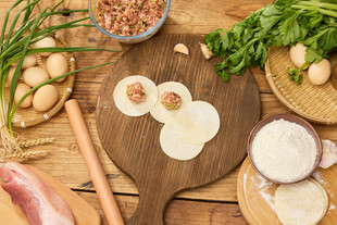 饺子制作食材与工具
