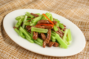 西芹炒牛肉