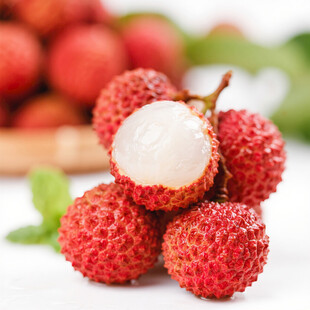 新鲜荔枝果肉饱满诱人