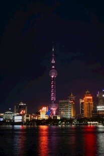 上海外滩夜景璀璨迷人