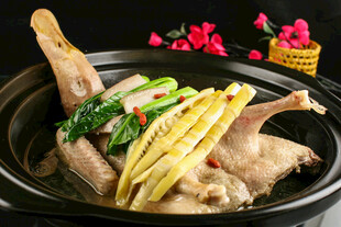 滋补美味炖鸡汤