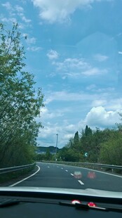 车内视角的公路风景