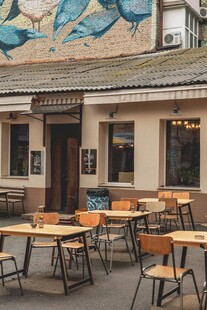 户外休闲餐厅桌椅布置