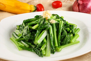 一盘鲜嫩的清炒菜心