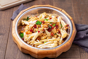 木碗中的美味花菜