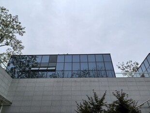 现代玻璃建筑外观