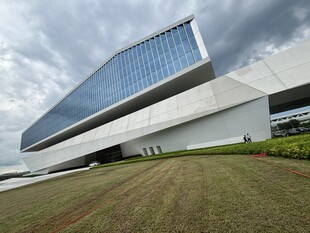 现代风格独特建筑外观