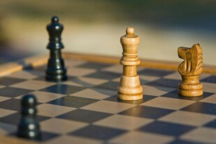 棋盘上的国际象棋对决