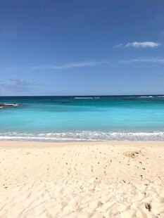 蔚蓝大海与白沙