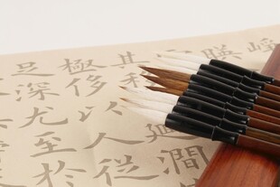 毛笔置于书法作品之上